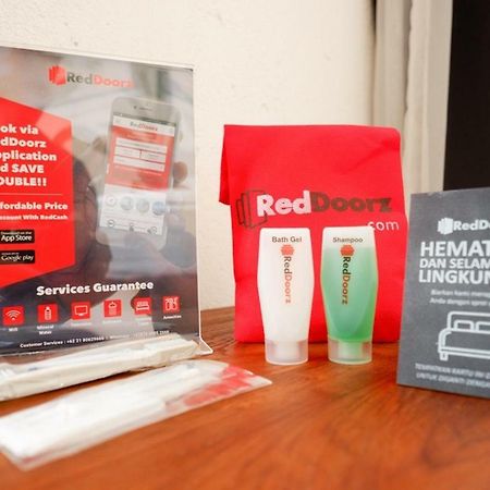 Reddoorz @ Jalan Raya Semat Canggu Hostel Bali Exterior photo