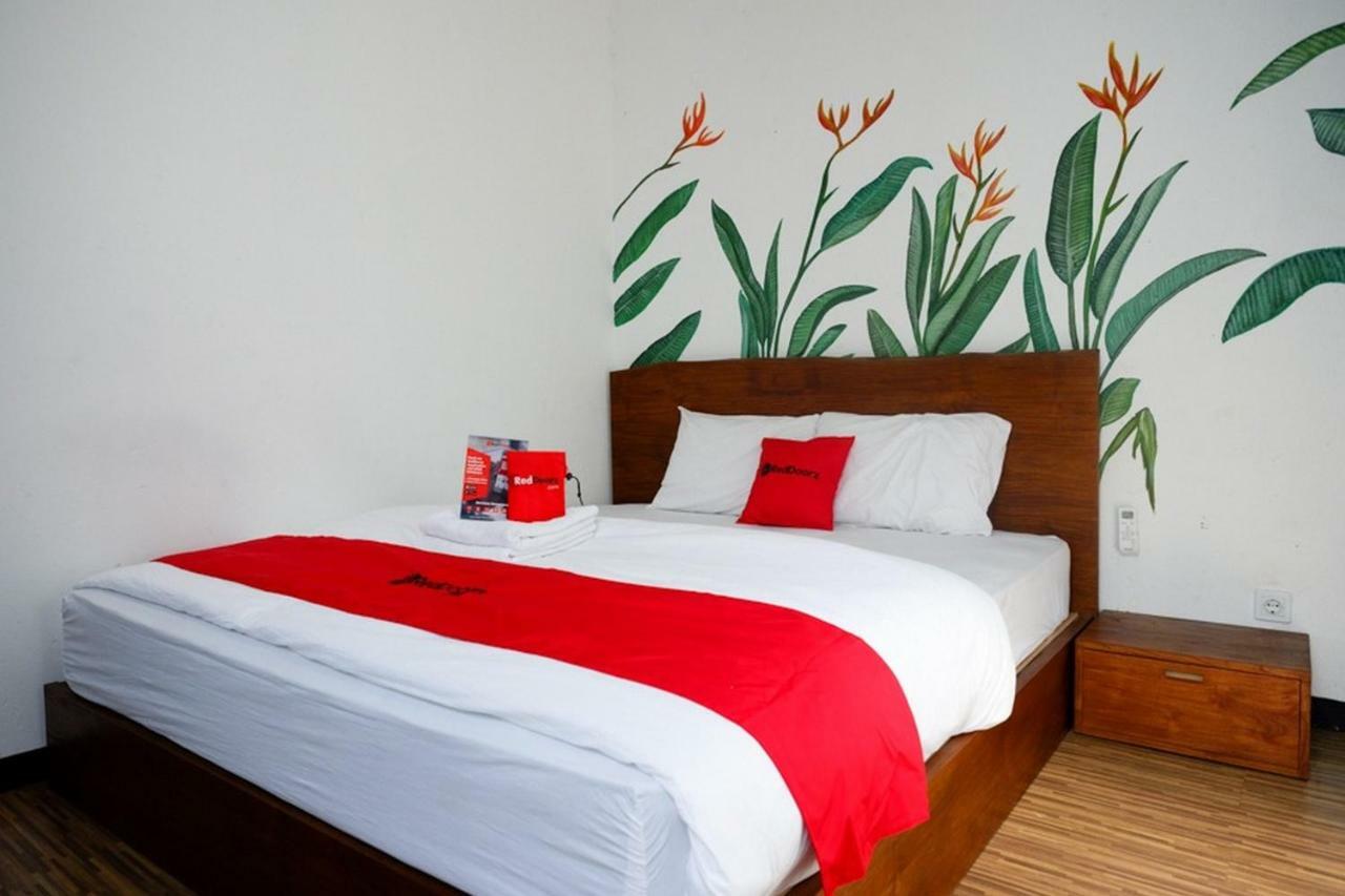 Reddoorz @ Jalan Raya Semat Canggu Hostel Bali Exterior photo
