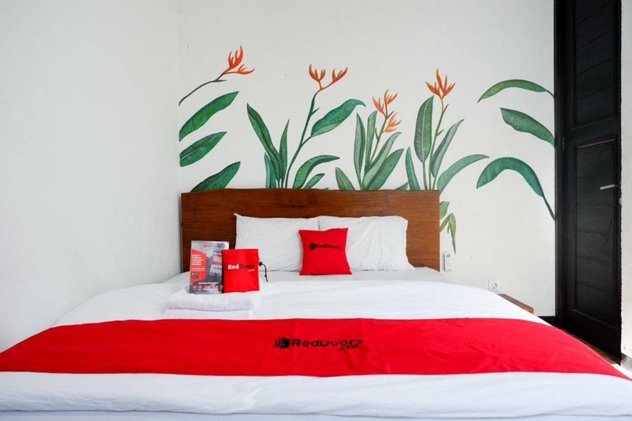Reddoorz @ Jalan Raya Semat Canggu Hostel Bali Exterior photo