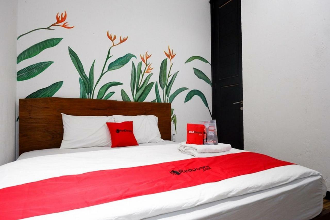 Reddoorz @ Jalan Raya Semat Canggu Hostel Bali Exterior photo